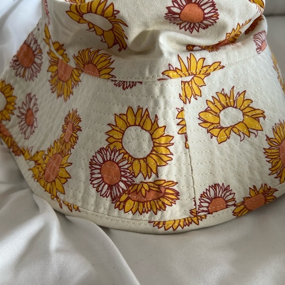 Forever 21 Accessories - Sunflower Print Bucket Hat